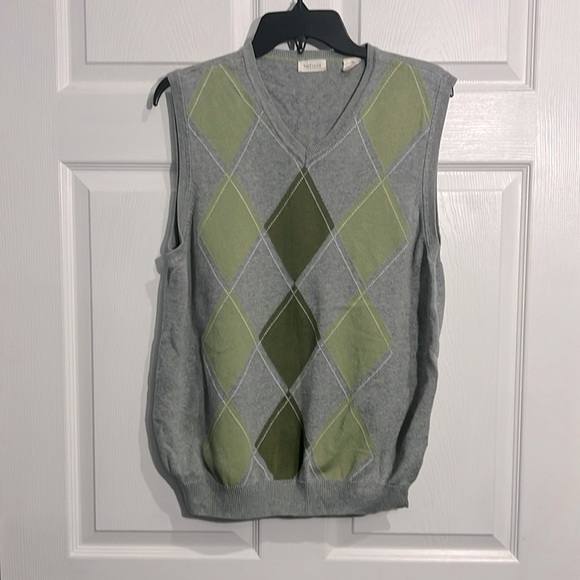 Van Heusen V-Neck Sweater Vest Diamond Pattern Size Medium - Gray, Green & White - Picture 1 of 6